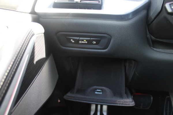 BMW X5 xDrive50e 490PK M-SPORT | PANORAMA SCHUIF/KANTEL DAK "SKY LOUNGE" | COMFORT STOELEN ELEKTRISCH VERSTELBAAR MET GEHEUGENFUNCTIE EN VERWARMBAAR VOOR EN ACHTER | LEDEREN BEKLEDING BMW INDIVIDUAL ZWART | EDELHOUT INTERIEURLIJSTEN | RIJASSISTENT-SYSTEEM DRIVING ASSISTANT PROFFESIONAL MET O.A. DODEHOEK DETECTIE EN ADAPTIVE CRUISE CONTROL | TRAVEL PAKKET | INNOVATIE-PAKKET: PARKEERASSISTENT-PAKKET PROFESSIONAL/ADAPTIEVE LED KOPLAMPEN/HARMAN/KARDON AUDIO SYSTEM/BMW LIVE PROFESSIONAL/RIJASSISTEN-SYSTEEM BMW GESTURE CONTROL/RIJSTROOK ASSISTENT/RIJSTROOKWISSEL ASSISTENT/BOTSWAARS