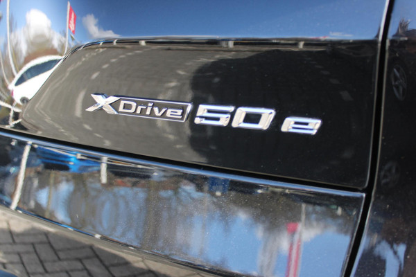 BMW X5 xDrive50e 490PK M-SPORT | PANORAMA SCHUIF/KANTEL DAK "SKY LOUNGE" | COMFORT STOELEN ELEKTRISCH VERSTELBAAR MET GEHEUGENFUNCTIE EN VERWARMBAAR VOOR EN ACHTER | LEDEREN BEKLEDING BMW INDIVIDUAL ZWART | EDELHOUT INTERIEURLIJSTEN | RIJASSISTENT-SYSTEEM DRIVING ASSISTANT PROFFESIONAL MET O.A. DODEHOEK DETECTIE EN ADAPTIVE CRUISE CONTROL | TRAVEL PAKKET | INNOVATIE-PAKKET: PARKEERASSISTENT-PAKKET PROFESSIONAL/ADAPTIEVE LED KOPLAMPEN/HARMAN/KARDON AUDIO SYSTEM/BMW LIVE PROFESSIONAL/RIJASSISTEN-SYSTEEM BMW GESTURE CONTROL/RIJSTROOK ASSISTENT/RIJSTROOKWISSEL ASSISTENT/BOTSWAARS