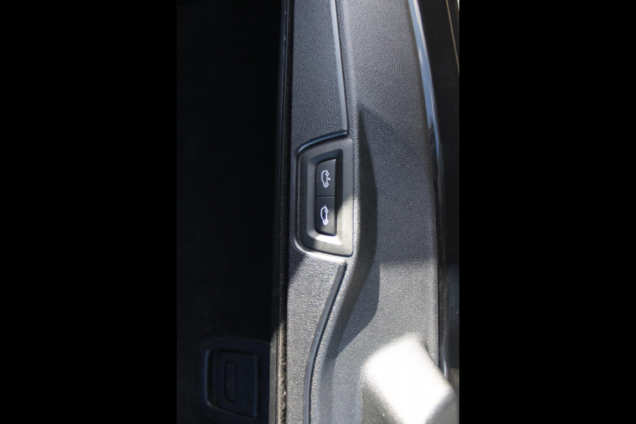 BMW X5 xDrive50e 490PK M-SPORT | PANORAMA SCHUIF/KANTEL DAK "SKY LOUNGE" | COMFORT STOELEN ELEKTRISCH VERSTELBAAR MET GEHEUGENFUNCTIE EN VERWARMBAAR VOOR EN ACHTER | LEDEREN BEKLEDING BMW INDIVIDUAL ZWART | EDELHOUT INTERIEURLIJSTEN | RIJASSISTENT-SYSTEEM DRIVING ASSISTANT PROFFESIONAL MET O.A. DODEHOEK DETECTIE EN ADAPTIVE CRUISE CONTROL | TRAVEL PAKKET | INNOVATIE-PAKKET: PARKEERASSISTENT-PAKKET PROFESSIONAL/ADAPTIEVE LED KOPLAMPEN/HARMAN/KARDON AUDIO SYSTEM/BMW LIVE PROFESSIONAL/RIJASSISTEN-SYSTEEM BMW GESTURE CONTROL/RIJSTROOK ASSISTENT/RIJSTROOKWISSEL ASSISTENT/BOTSWAARS