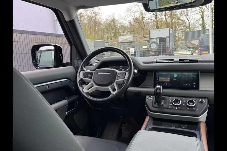 Land Rover Defender 110 P300 110 X-DYNAMIC LEDER LUCHTVERING PANORAMADAK URBAN