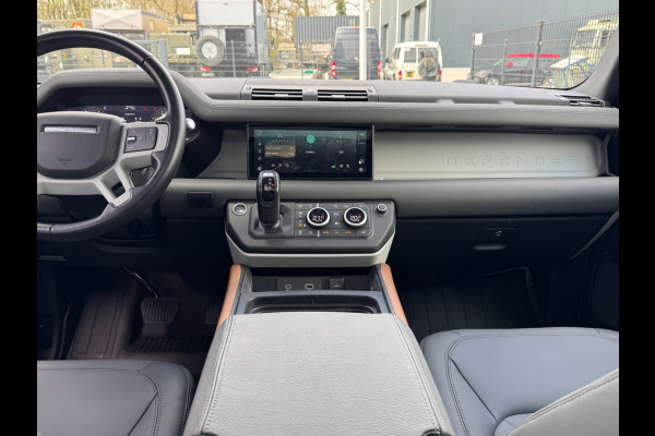 Land Rover Defender 110 P300 110 X-DYNAMIC LEDER LUCHTVERING PANORAMADAK URBAN
