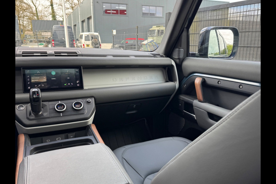 Land Rover Defender 110 P300 110 X-DYNAMIC LEDER LUCHTVERING PANORAMADAK URBAN