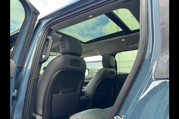 Land Rover Defender 110 P300 110 X-DYNAMIC LEDER LUCHTVERING PANORAMADAK URBAN