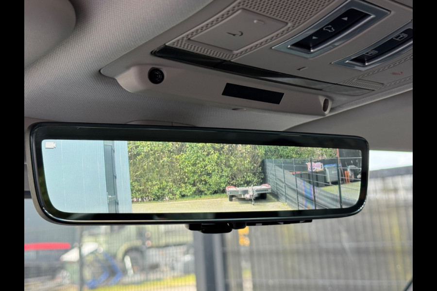 Land Rover Defender 110 P300 110 X-DYNAMIC LEDER LUCHTVERING PANORAMADAK URBAN