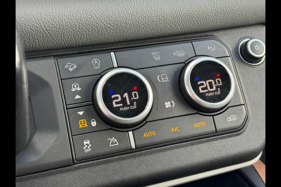 Land Rover Defender 110 P300 110 X-DYNAMIC LEDER LUCHTVERING PANORAMADAK URBAN