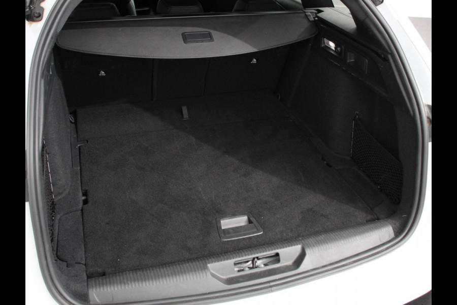 Peugeot 308 1.2 PureTech GT | DEMO ! | Climate control Adaptive cruise control Parkeersensoren Achteruitrijcamera Navigatie Voorstoelen verwarmd LED Apple Carplay/ Android Auto