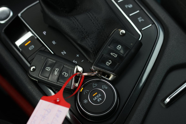 Volkswagen Tiguan Allspace 2.0 TSI 4Motion Highline 7p. *360 Camera*Head-Up*Trekhaak*Led*