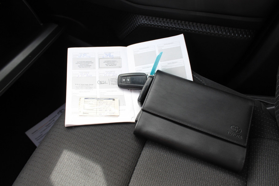 Toyota C-HR 1.8 Hybrid Style rijklaar prijs CAMERA VERWARMBARE STOELEN CLIMA