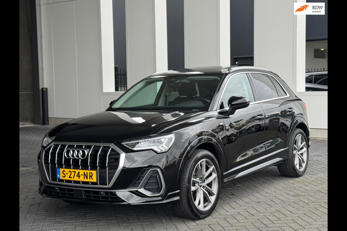 Audi Q3 35 TFSI S LINE edition one, panoramadak, stoelverwarming, digitaal cockpit , dealer onderhouden