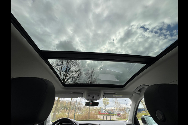 Audi Q3 35 TFSI S LINE edition one, panoramadak, stoelverwarming, digitaal cockpit , dealer onderhouden