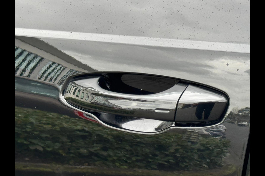 Audi Q3 35 TFSI S LINE edition one, panoramadak, stoelverwarming, digitaal cockpit , dealer onderhouden