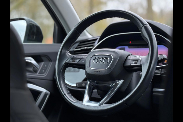 Audi Q3 35 TFSI S LINE edition one, panoramadak, stoelverwarming, digitaal cockpit , dealer onderhouden