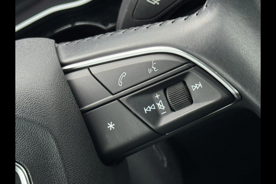 Audi Q3 35 TFSI S LINE edition one, panoramadak, stoelverwarming, digitaal cockpit , dealer onderhouden