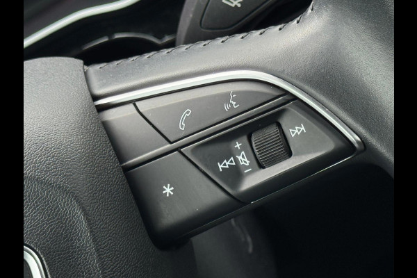 Audi Q3 35 TFSI S LINE edition one, panoramadak, stoelverwarming, digitaal cockpit , dealer onderhouden