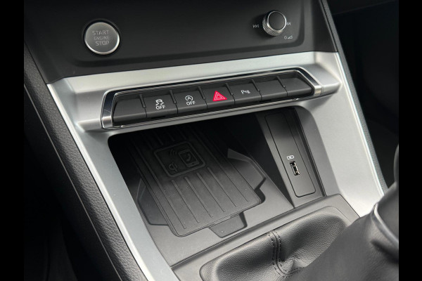 Audi Q3 35 TFSI S LINE edition one, panoramadak, stoelverwarming, digitaal cockpit , dealer onderhouden