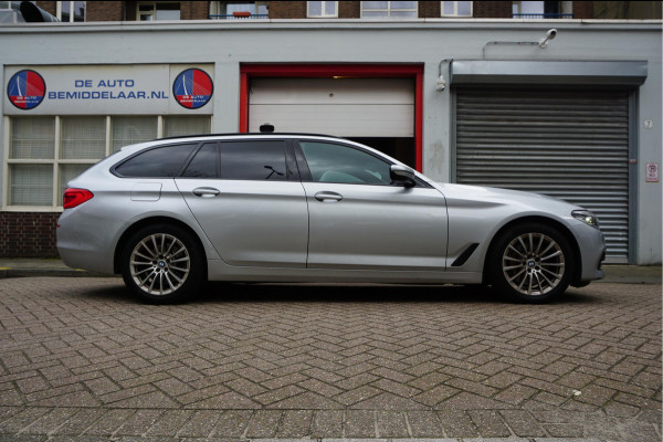 BMW 5 Serie Touring 530i High Executive Sport Line | PANO * HUD * Sfeerverlichting * Adaptive + Lane * Wegklapbare trekhaak * Comfortzetels * BMW onderhouden *