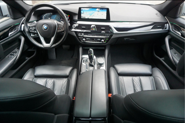 BMW 5 Serie Touring 530i High Executive Sport Line | PANO * HUD * Sfeerverlichting * Adaptive + Lane * Wegklapbare trekhaak * Comfortzetels * BMW onderhouden *