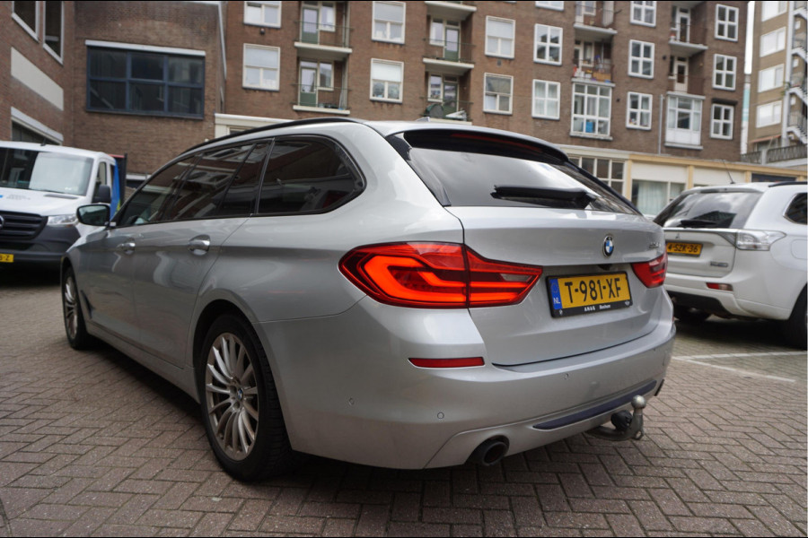 BMW 5 Serie Touring 530i High Executive Sport Line | PANO * HUD * Sfeerverlichting * Adaptive + Lane * Wegklapbare trekhaak * Comfortzetels * BMW onderhouden *