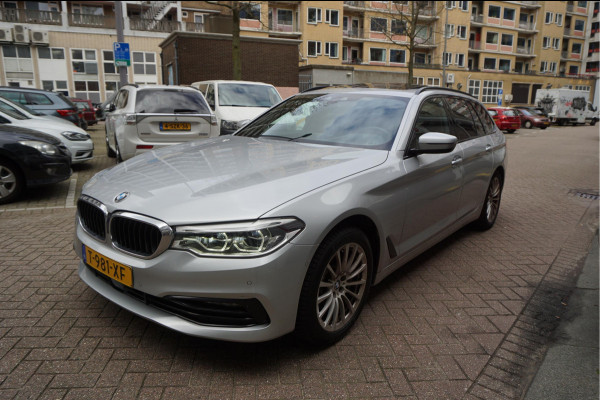 BMW 5 Serie Touring 530i High Executive Sport Line | PANO * HUD * Sfeerverlichting * Adaptive + Lane * Wegklapbare trekhaak * Comfortzetels * BMW onderhouden *