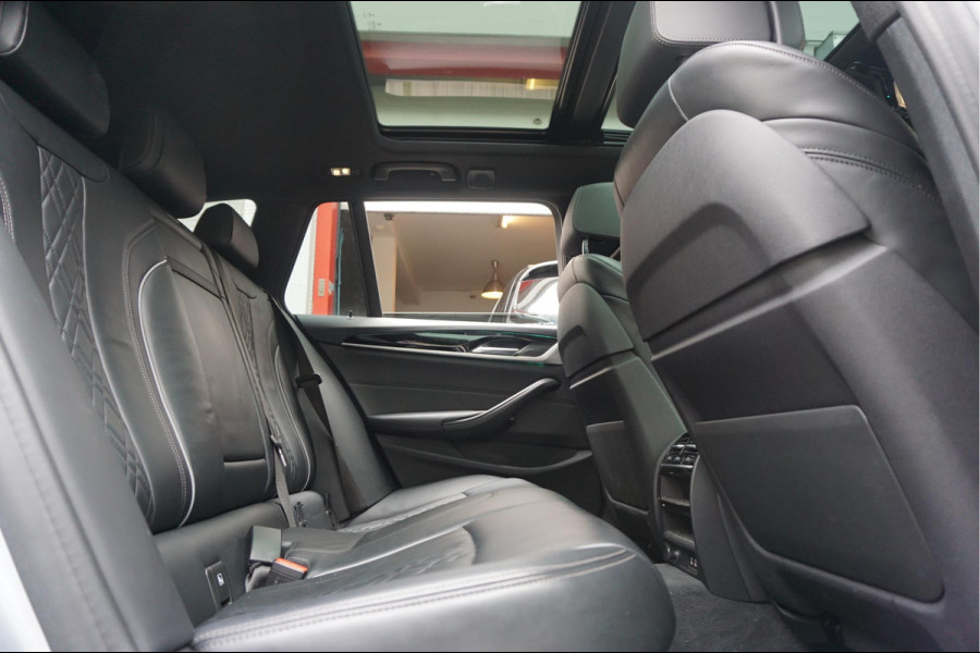 BMW 5 Serie Touring 530i High Executive Sport Line | PANO * HUD * Sfeerverlichting * Adaptive + Lane * Wegklapbare trekhaak * Comfortzetels * BMW onderhouden *