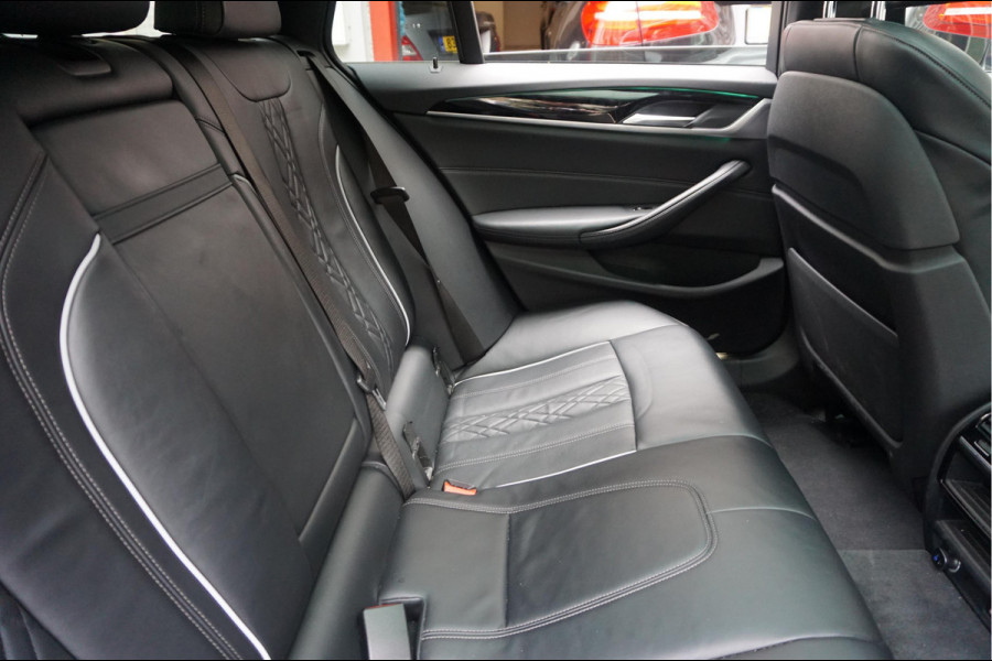 BMW 5 Serie Touring 530i High Executive Sport Line | PANO * HUD * Sfeerverlichting * Adaptive + Lane * Wegklapbare trekhaak * Comfortzetels * BMW onderhouden *