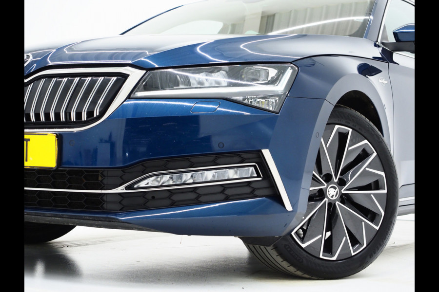 Škoda Superb Combi 1.4 TSI iV Laurin & Klement | Leder | Canton | Trekhaak | Camera | Keyless | Adaptive Cruise | Memory | Carplay