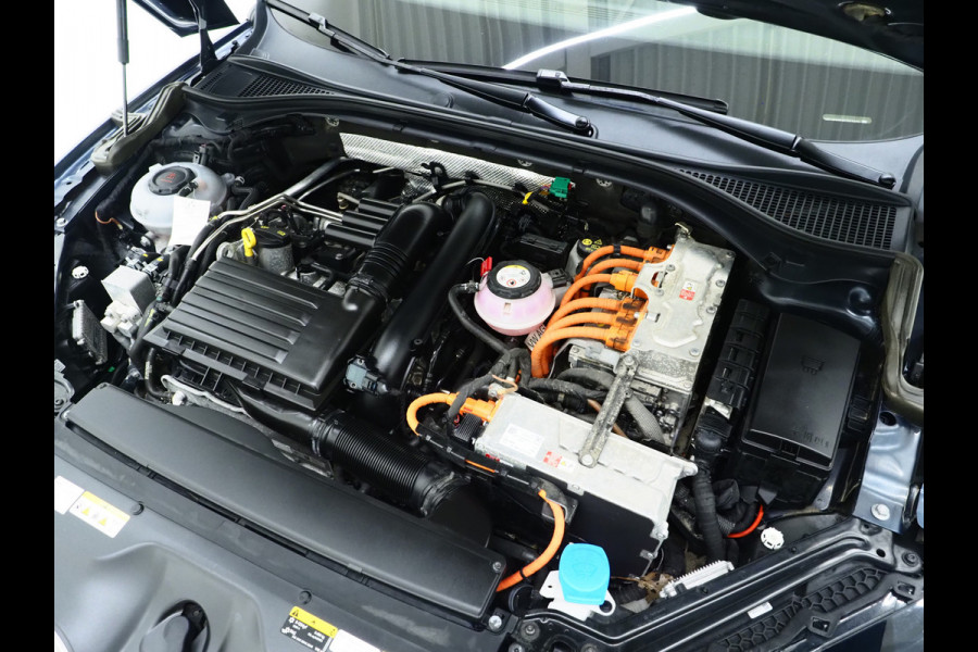 Škoda Superb Combi 1.4 TSI iV Laurin & Klement | Leder | Canton | Trekhaak | Camera | Keyless | Adaptive Cruise | Memory | Carplay