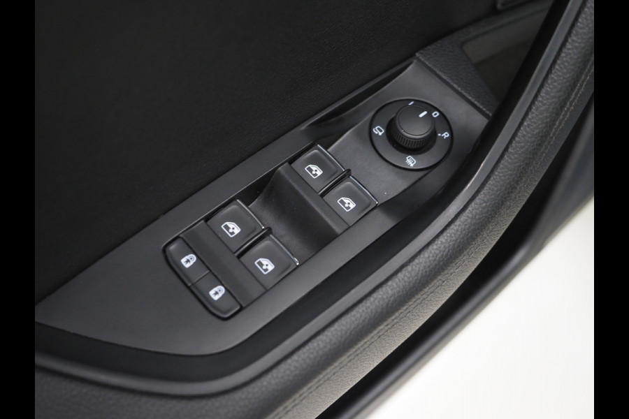 Škoda Superb Combi 1.4 TSI iV Laurin & Klement | Leder | Canton | Trekhaak | Camera | Keyless | Adaptive Cruise | Memory | Carplay