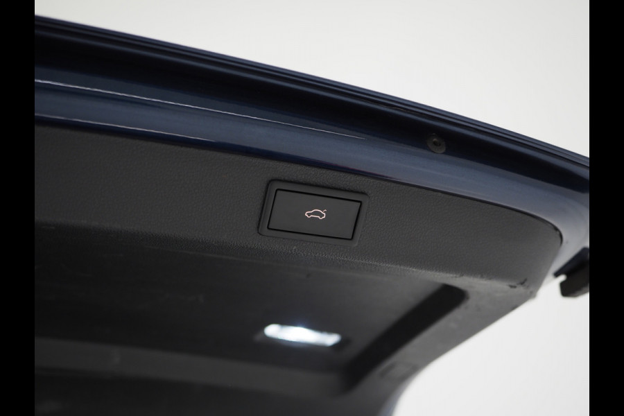 Škoda Superb Combi 1.4 TSI iV Laurin & Klement | Leder | Canton | Trekhaak | Camera | Keyless | Adaptive Cruise | Memory | Carplay