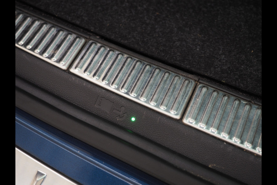 Škoda Superb Combi 1.4 TSI iV Laurin & Klement | Leder | Canton | Trekhaak | Camera | Keyless | Adaptive Cruise | Memory | Carplay