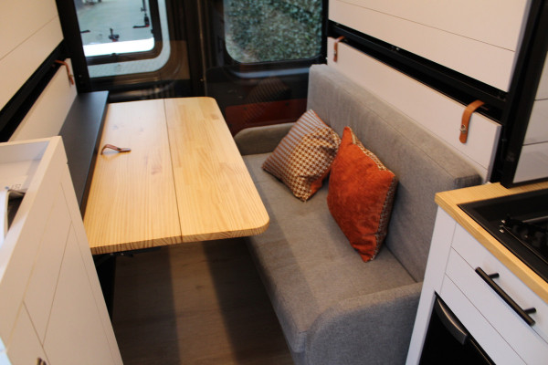 Fiat Ducato 30 2.3 MultiJet 120PK Euro6 L2H2 Buscamper - VanCubic Premium - Nieuwe camper inrichting!