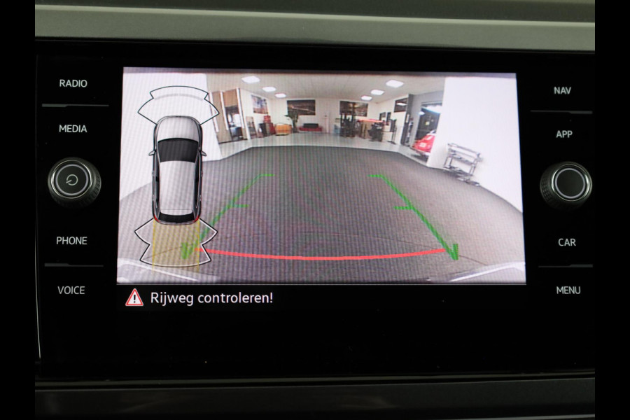 Volkswagen Polo 1.0 TSI Style 95 pk Automaat (DSG) | Navigatie | Parkeersensoren | Achteruitrijcamera | Adaptieve cruise control | Matrix LED koplampen | Stoelverwarming |