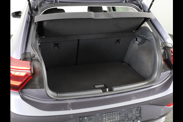 Volkswagen Polo 1.0 TSI Style 95 pk Automaat (DSG) | Navigatie | Parkeersensoren | Achteruitrijcamera | Adaptieve cruise control | Matrix LED koplampen | Stoelverwarming |