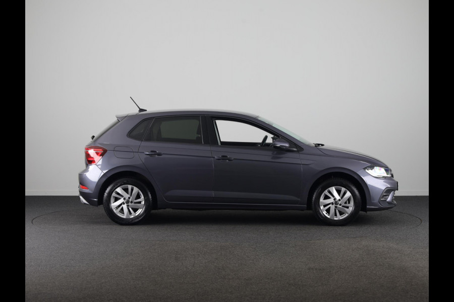 Volkswagen Polo 1.0 TSI Style 95 pk Automaat (DSG) | Navigatie | Parkeersensoren | Achteruitrijcamera | Adaptieve cruise control | Matrix LED koplampen | Stoelverwarming |