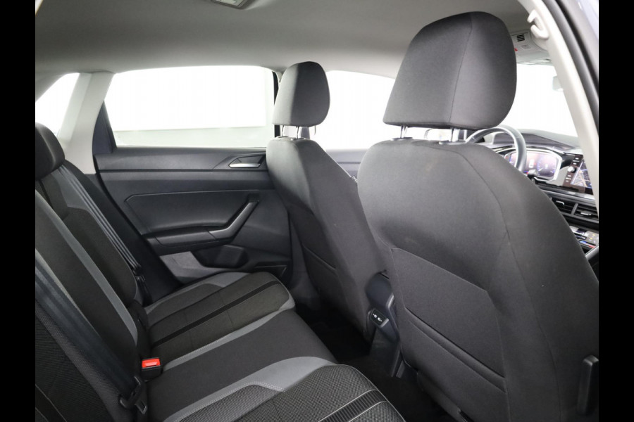 Volkswagen Polo 1.0 TSI Style 95 pk Automaat (DSG) | Navigatie | Parkeersensoren | Achteruitrijcamera | Adaptieve cruise control | Matrix LED koplampen | Stoelverwarming |