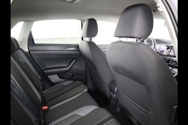 Volkswagen Polo 1.0 TSI Style 95 pk Automaat (DSG) | Navigatie | Parkeersensoren | Achteruitrijcamera | Adaptieve cruise control | Matrix LED koplampen | Stoelverwarming |