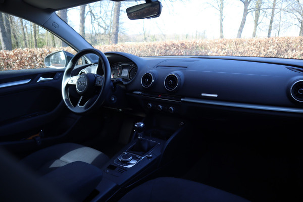 Audi A3 Limousine 30 TFSI Pro Line | Navi | Cruise control | DAB |