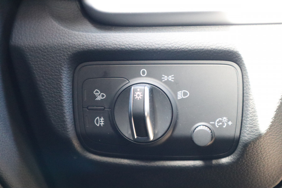 Audi A3 Limousine 30 TFSI Pro Line | Navi | Cruise control | DAB |