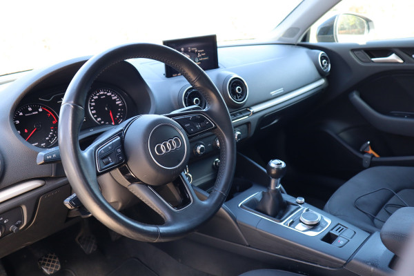 Audi A3 Limousine 30 TFSI Pro Line | Navi | Cruise control | DAB |