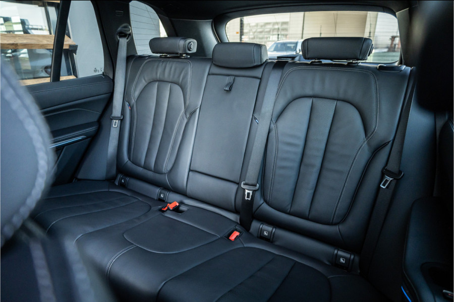 BMW X5 xDrive45e High Executive - M Sport | Panorama | Memory | Luchtvering | ACC