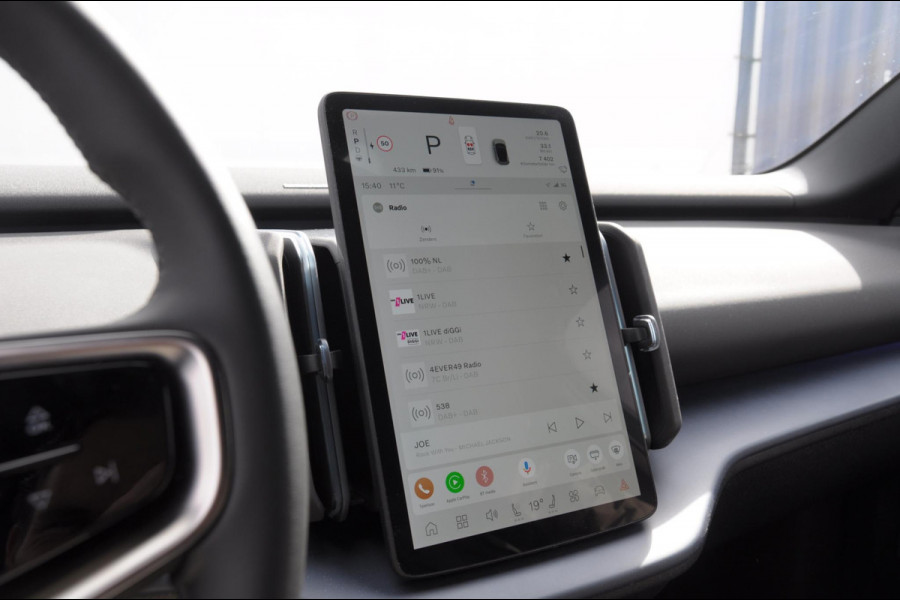 Volvo EX30 272PK Ext. Range Plus / Adaptieve Cruise Control/ Dodehoek Detectie / Parkeersensoren/ Achteruitrijcamera/ Warmtepomp/ Google Services/