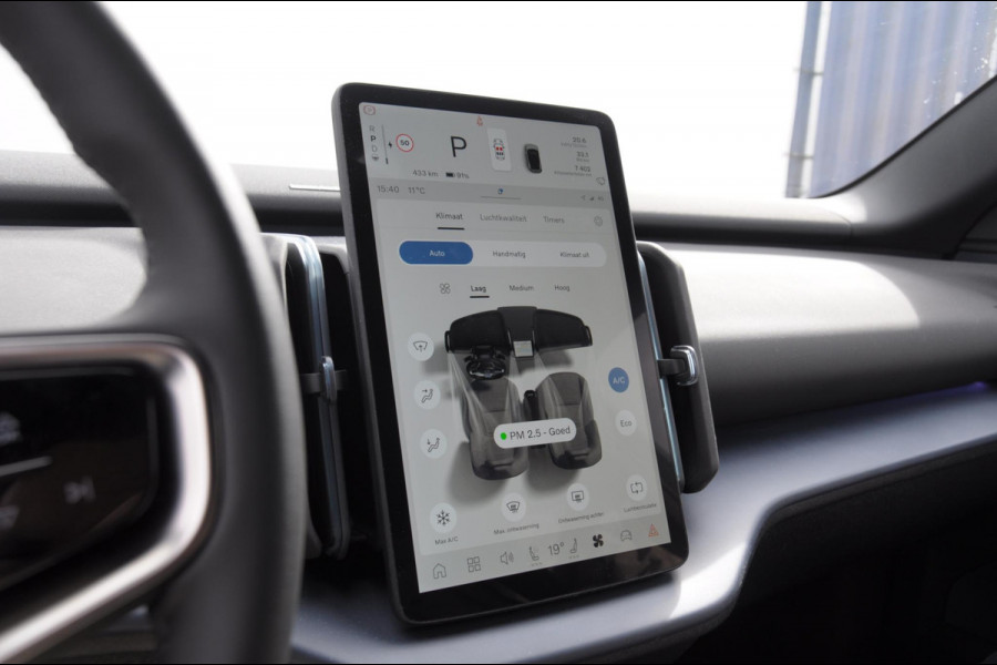 Volvo EX30 272PK Ext. Range Plus / Adaptieve Cruise Control/ Dodehoek Detectie / Parkeersensoren/ Achteruitrijcamera/ Warmtepomp/ Google Services/