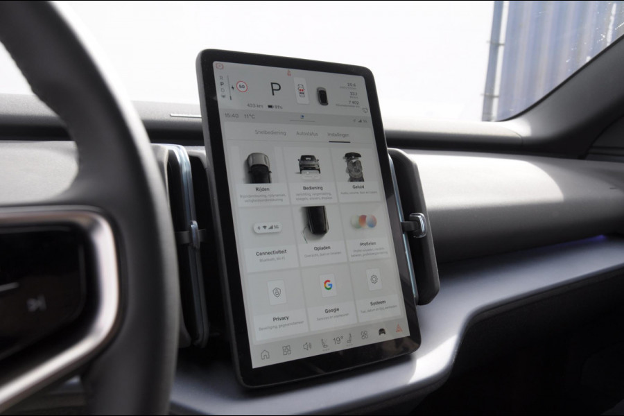 Volvo EX30 272PK Ext. Range Plus / Adaptieve Cruise Control/ Dodehoek Detectie / Parkeersensoren/ Achteruitrijcamera/ Warmtepomp/ Google Services/