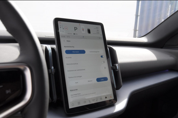 Volvo EX30 272PK Ext. Range Plus / Adaptieve Cruise Control/ Dodehoek Detectie / Parkeersensoren/ Achteruitrijcamera/ Warmtepomp/ Google Services/