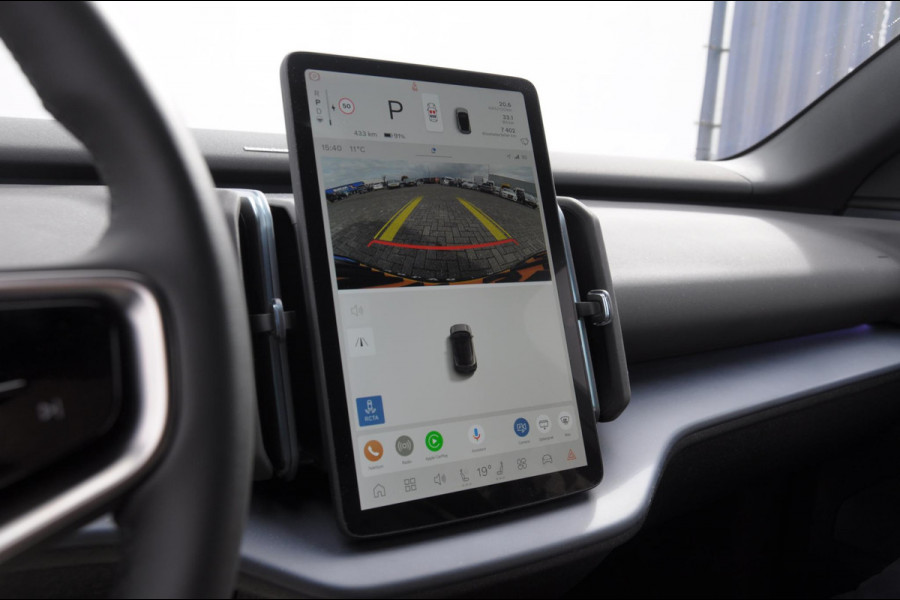 Volvo EX30 272PK Ext. Range Plus / Adaptieve Cruise Control/ Dodehoek Detectie / Parkeersensoren/ Achteruitrijcamera/ Warmtepomp/ Google Services/