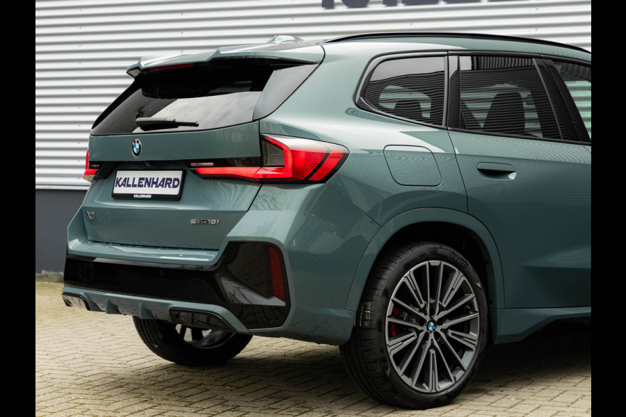 BMW X1 sDrive18i M-Sport Pro - Pano - Memoryzetel - Trekhaak - ACC - Head-Up - Harman Kardon