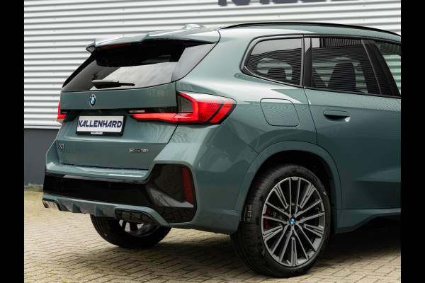 BMW X1 sDrive18i M-Sport Pro - Pano - Memoryzetel - Trekhaak - ACC - Head-Up - Harman Kardon