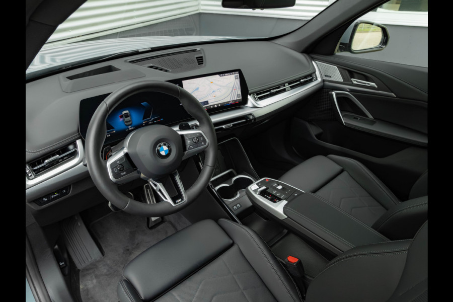 BMW X1 sDrive18i M-Sport Pro - Pano - Memoryzetel - Trekhaak - ACC - Head-Up - Harman Kardon