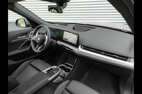 BMW X1 sDrive18i M-Sport Pro - Pano - Memoryzetel - Trekhaak - ACC - Head-Up - Harman Kardon
