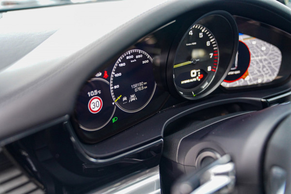 Porsche Panamera Sport Turismo 2.9 4 E-Hybrid | Sport Chrono | Massasge | Panorama | BoseSound | Achteras bsturing | Sport uitlaat